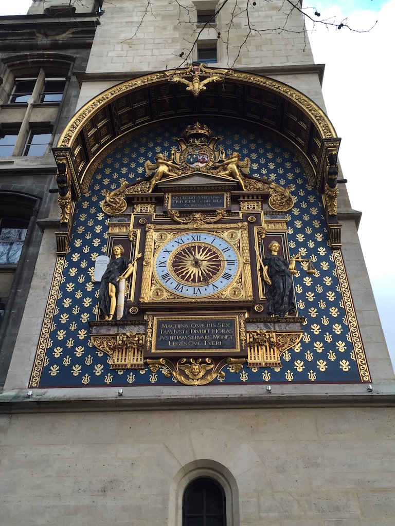 relógio mais antigo de Paris