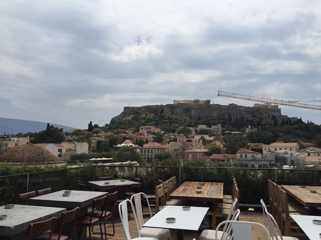 Acrópole vista do hotel no centro de Atenas